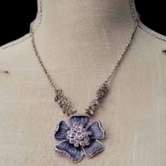 Jewelry - Elegant Silver and Purple Flower Necklace